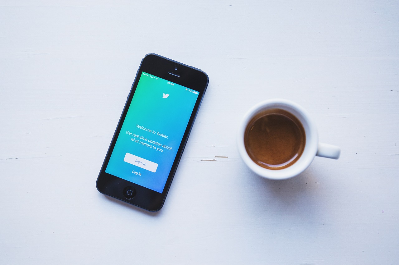 TwitterのDM詐欺について警察に相談する方法は？
