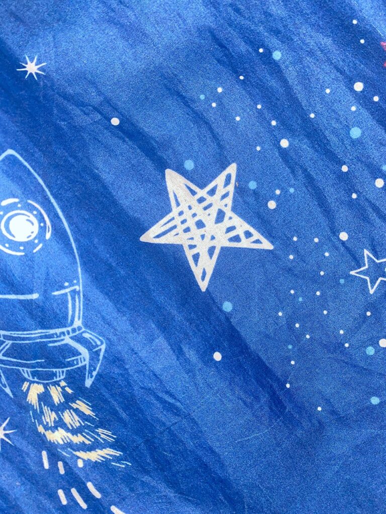 高齢者がSNSで詐欺被害を共有するためのプラットフォームは？